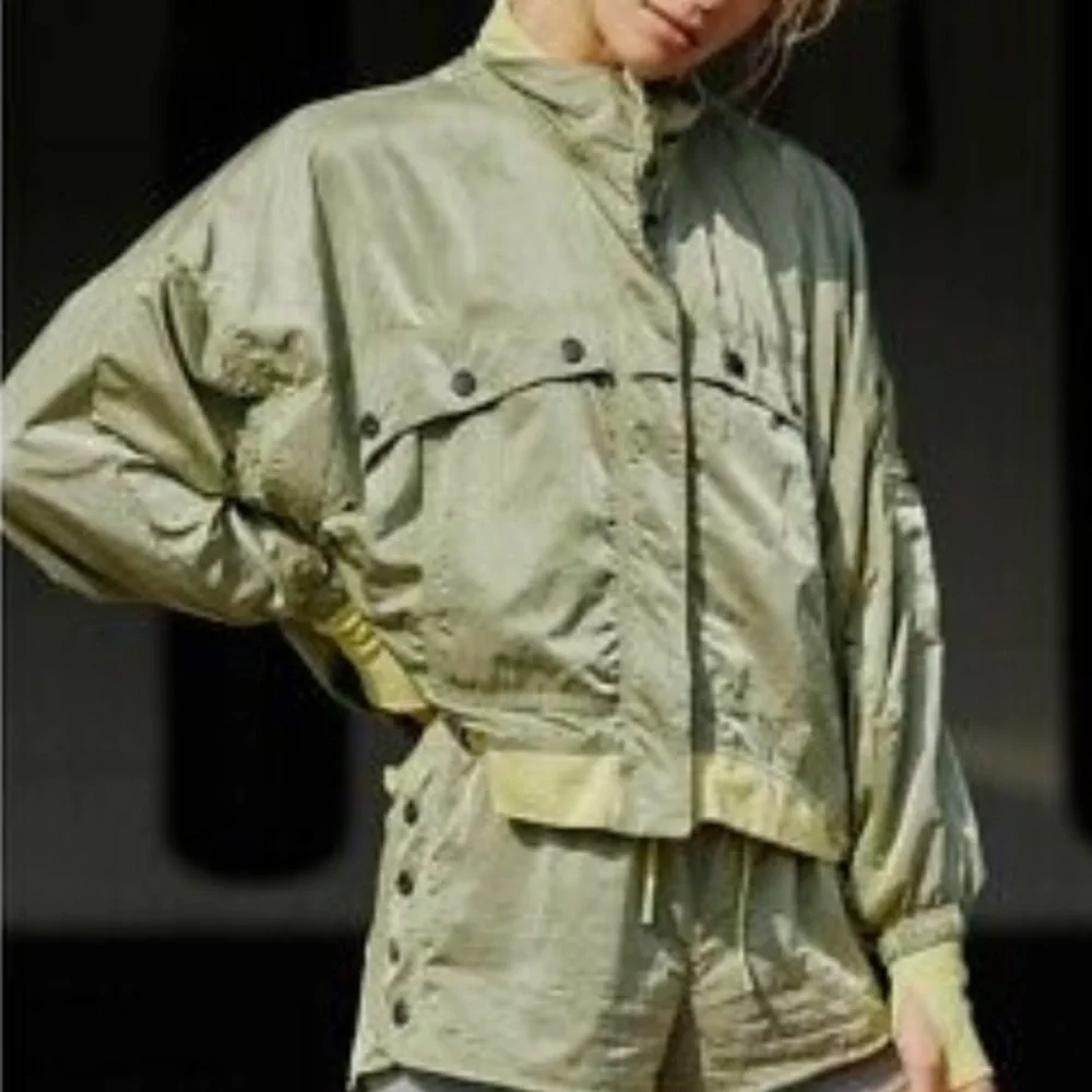 Free People Movement Olive Green &Yellow Reversible Windbreaker Opal Jacket SzXS - Picture 7 of 16
